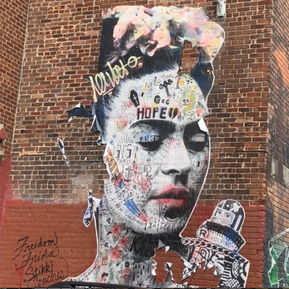 Meet your Posher, Lisa - Picture 1 of 1